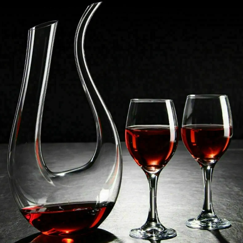 Swan Elegance: Crystal Wine Decanter