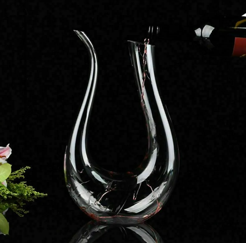 Swan Elegance: Crystal Wine Decanter